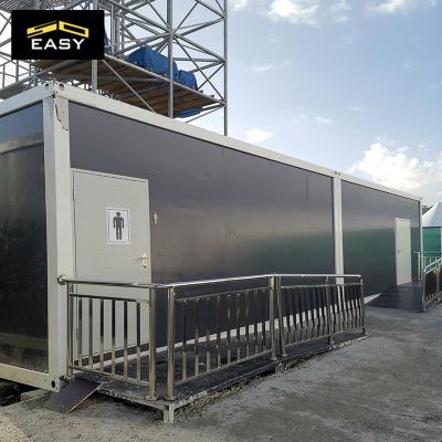 Bangunan rumah kontainer pengiriman yang telah diubah menjadi toilet di Saint Lucia